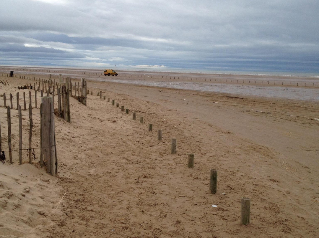Ainsdale Beach景点图片
