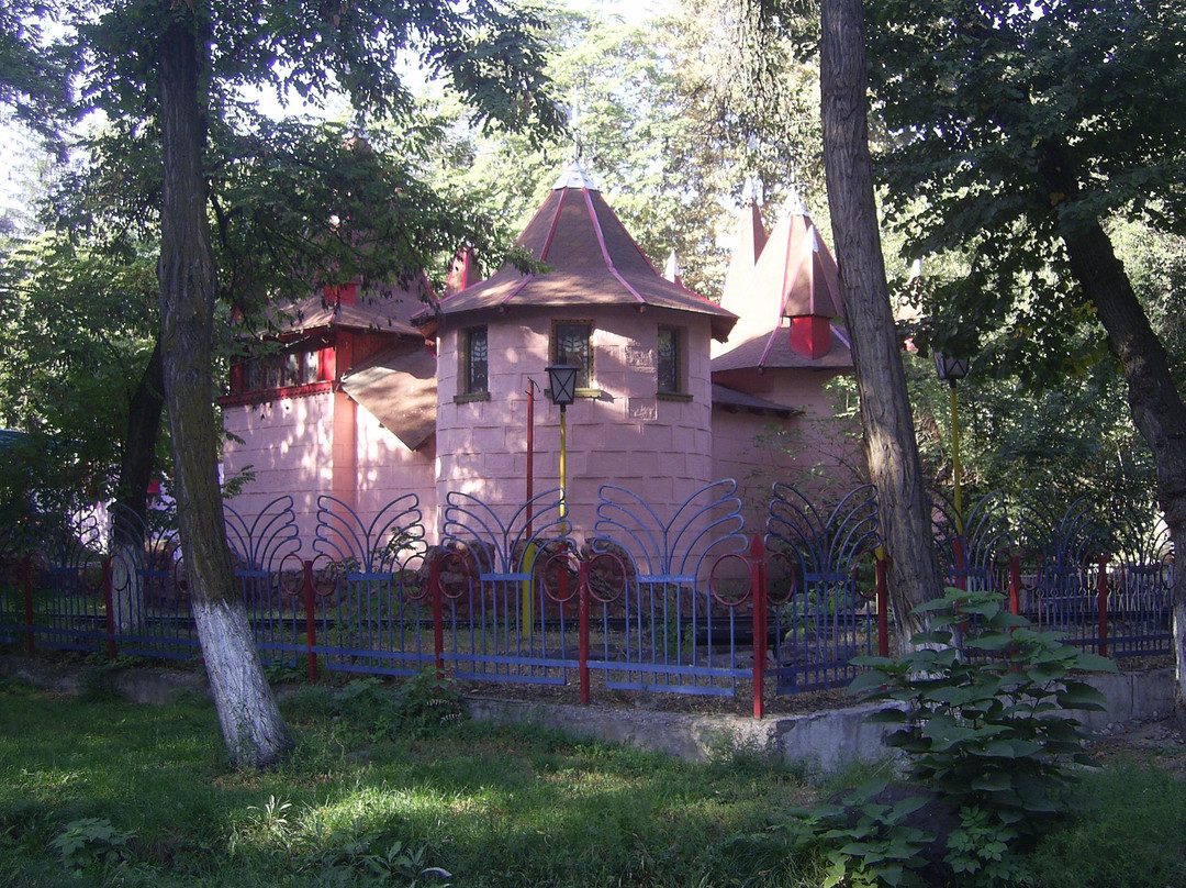 Panfilov Park景点图片