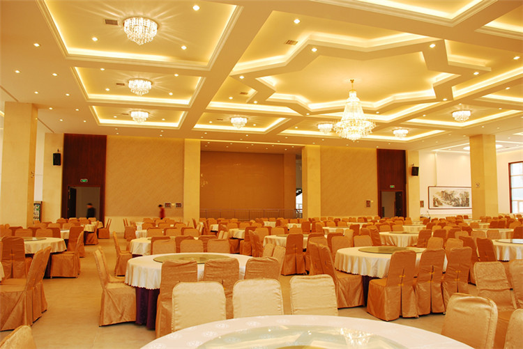 野生原度假村主图