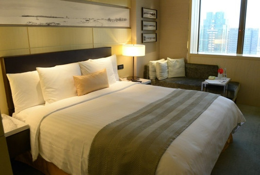 上海齐鲁万怡大酒店主图