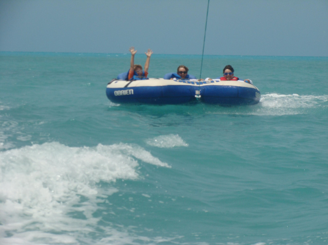 Silly Creek Water Sports-普罗维登西亚莱斯必去景点