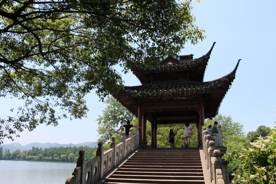 苏堤春晓-杭州市必去景点