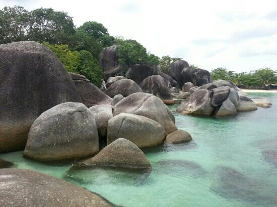 Tanjung Tinggi Beach-勿里洞岛必去景点