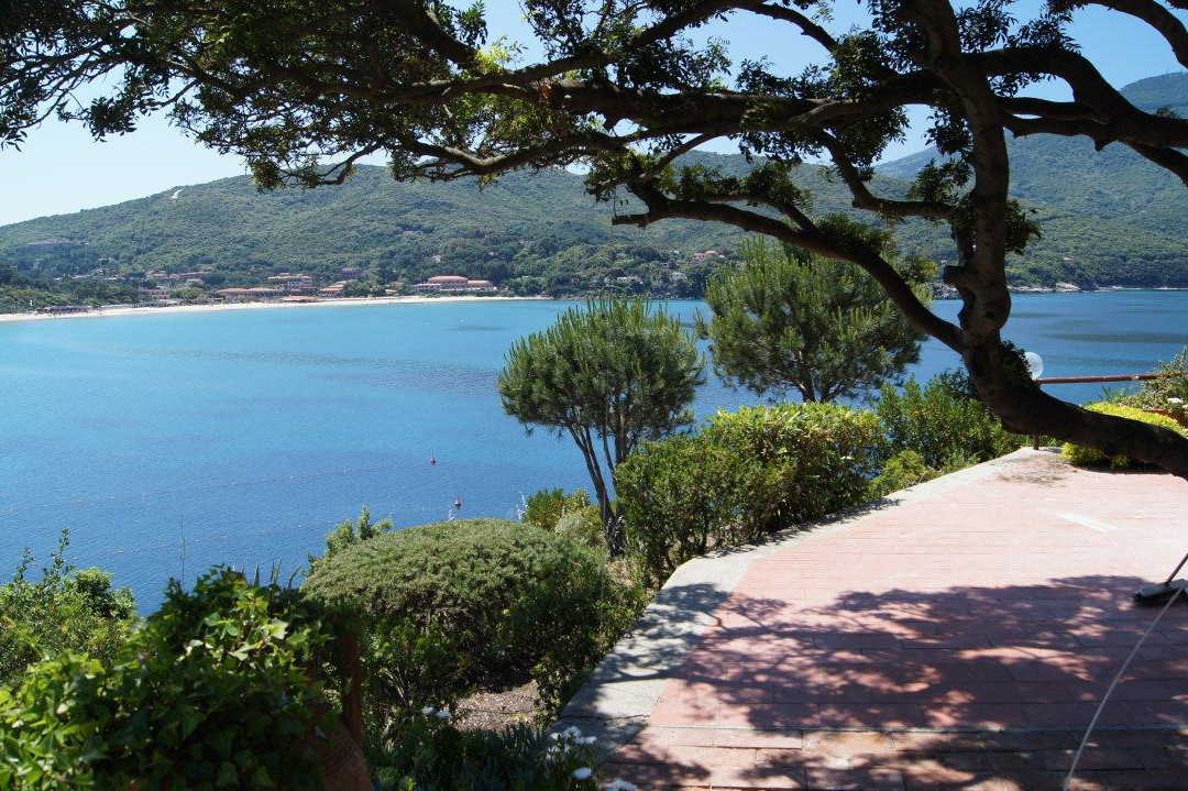 Walking trail to Spiaggia della Biodola-Procchio必去景点