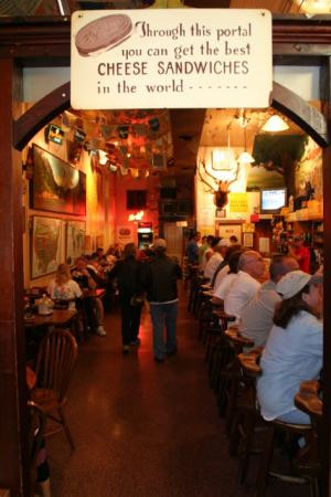 Baumgartner's Cheese Store & Tavern-Monroe必去景点