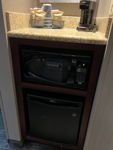 Courtyard by Marriott Kingston Highway 401/Division Street主图