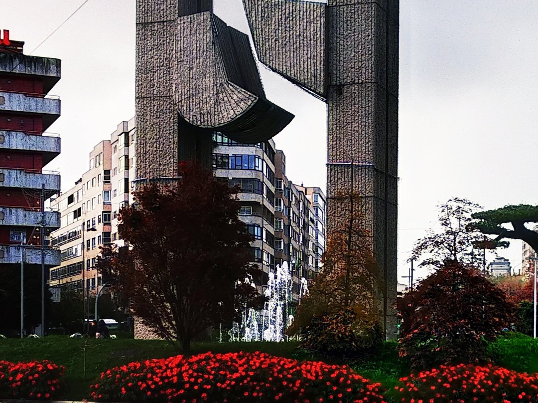 Escultura «Puerta del Atlántico»-比戈必去景点