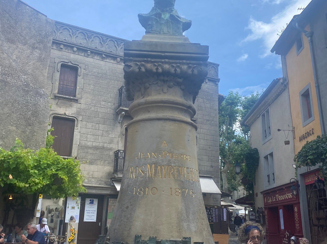 Buste de Cros Mayrevieille景点图片