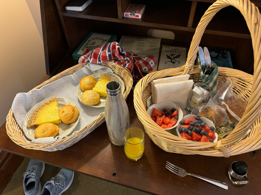 Colonial House on Main Bed & Breakfast主图