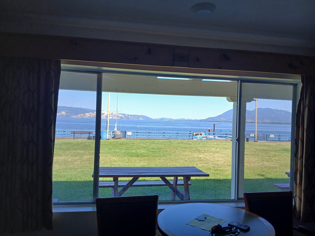 Skylark Shores Resort主图