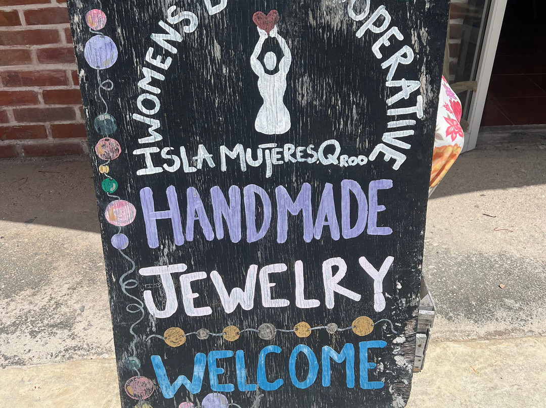 Women's Beading Cooperative-女人岛必去景点