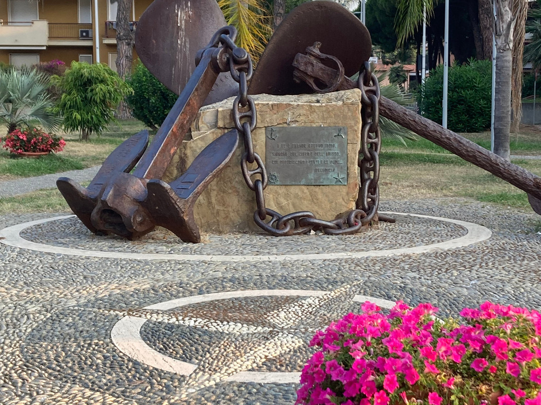 Monumento dell'Ancora-San Bartolomeo al Mare必去景点