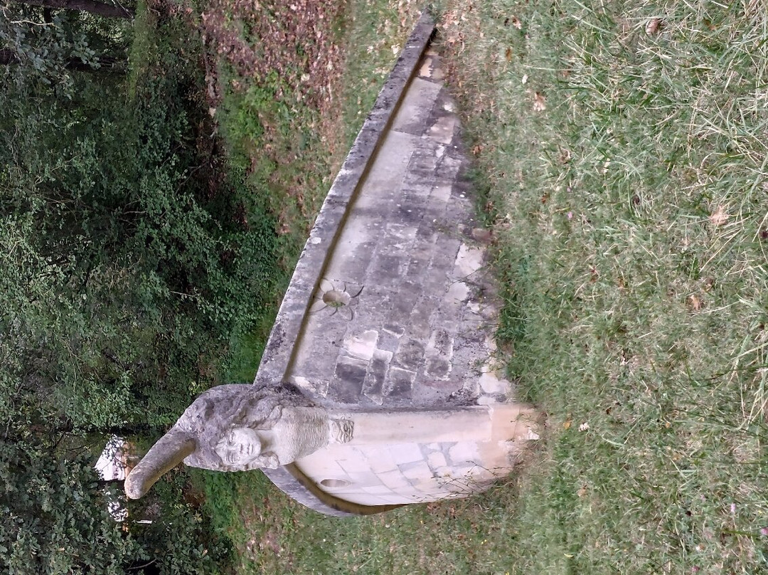 Les Lapidiales景点图片