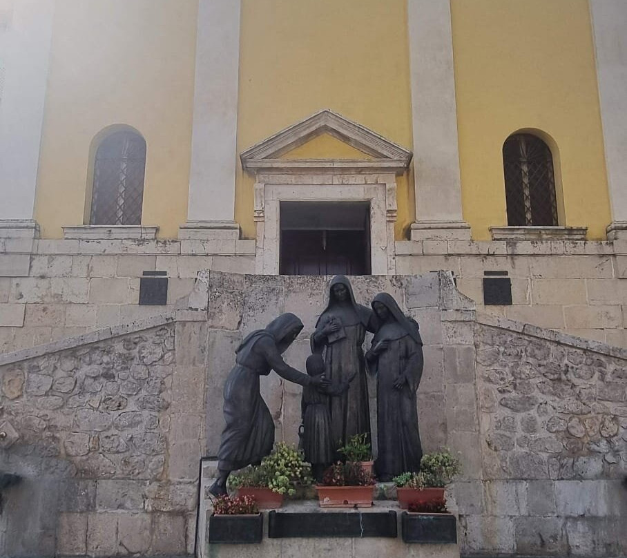 Chiesa di Santa Chiara-菲乌吉必去景点