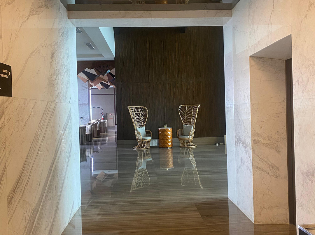 Whiz Luxe Hotel Spazio Surabaya主图