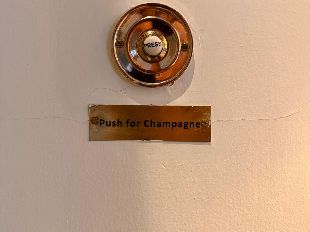 巴扎堡酒店主图