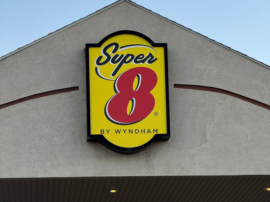 布莱克福特速8酒店主图