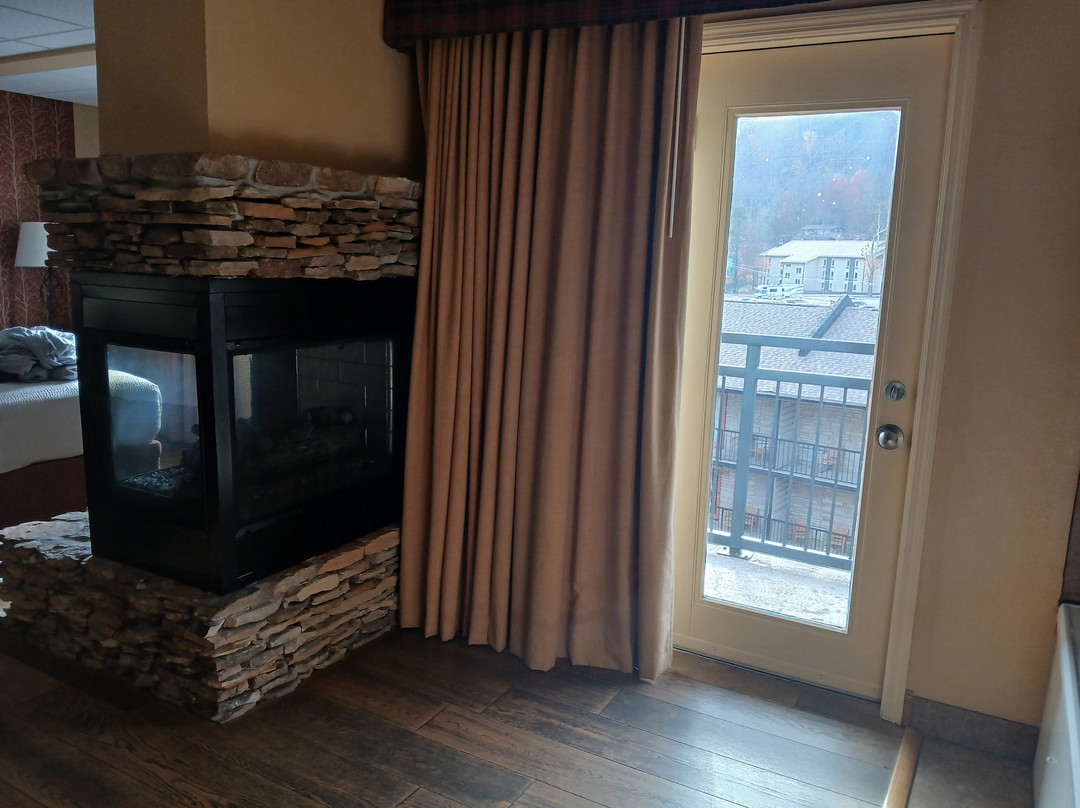 Old Creek Lodge主图