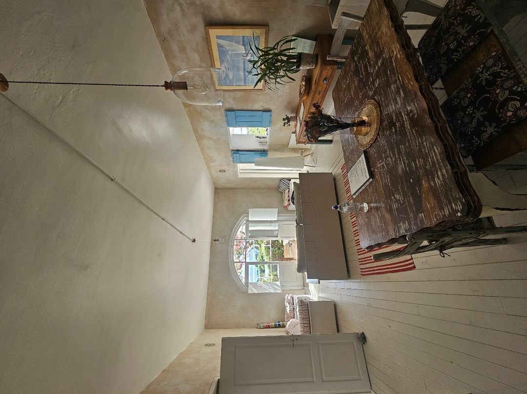 Charlotte House主图