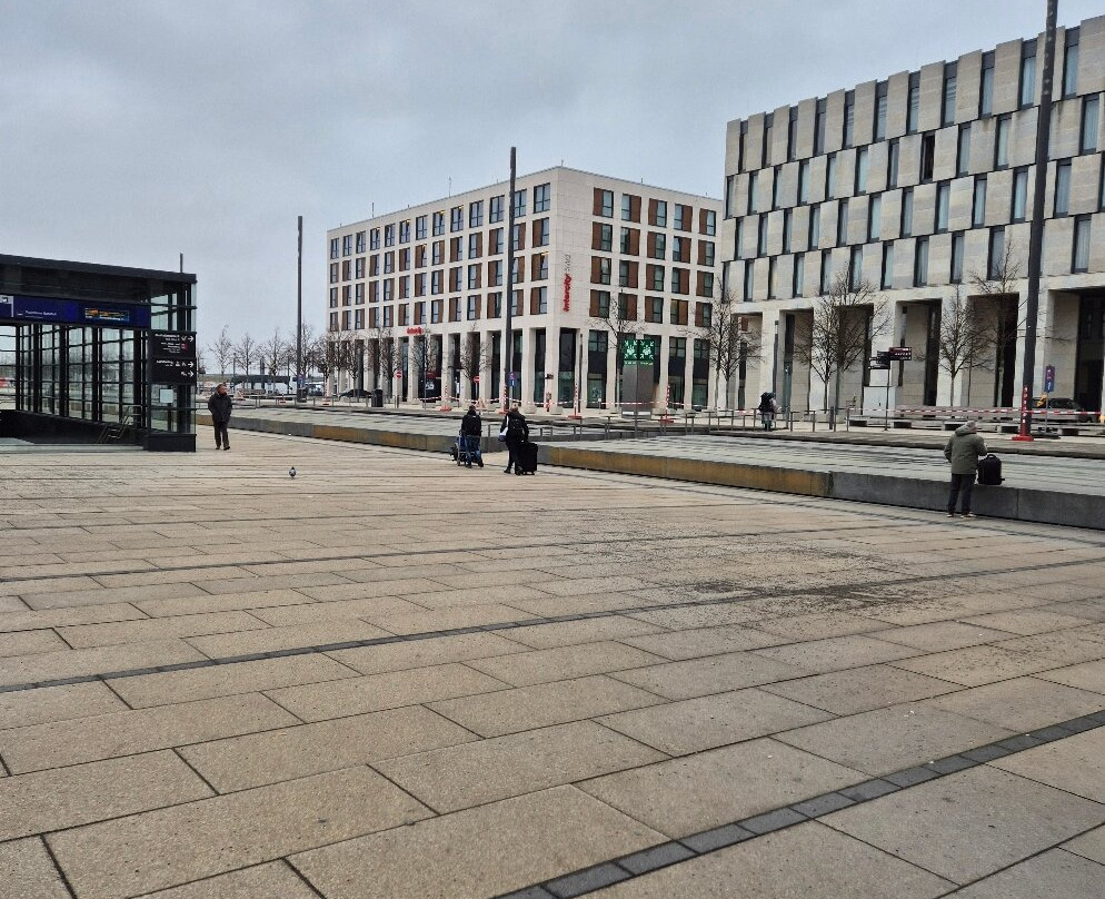 Willy Brandt Platz-舍内费尔德必去景点