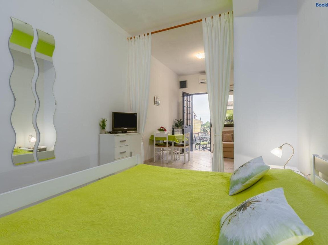 Studio Apartments Romina