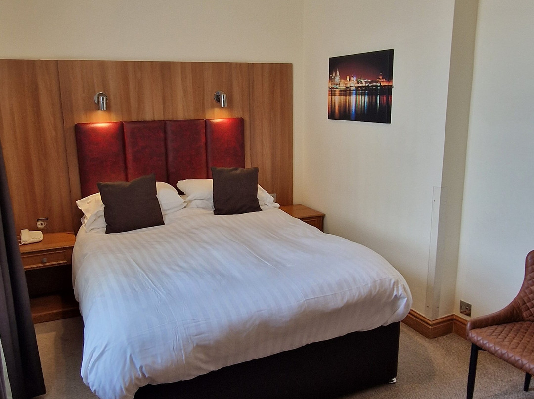 The Royal Hotel主图