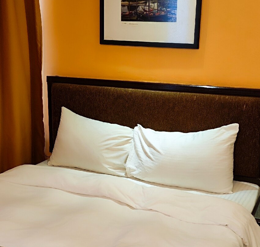 珍拉汀莱斯登旅馆主图