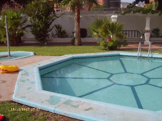 加蒙纳尔花园酒店主图