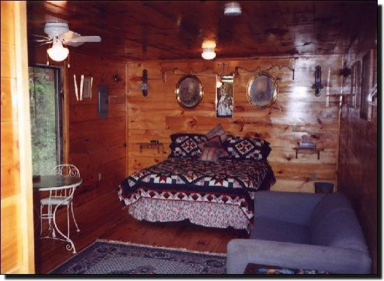 Brownwood Bed and Breakfast and Cabins主图