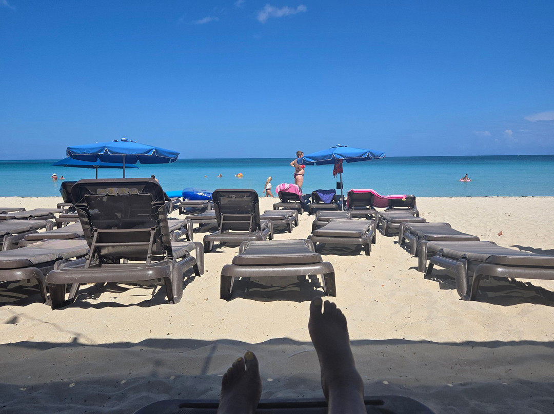 传奇海滩度假酒店主图