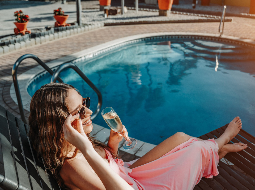 MVC鹰湾酒店主图