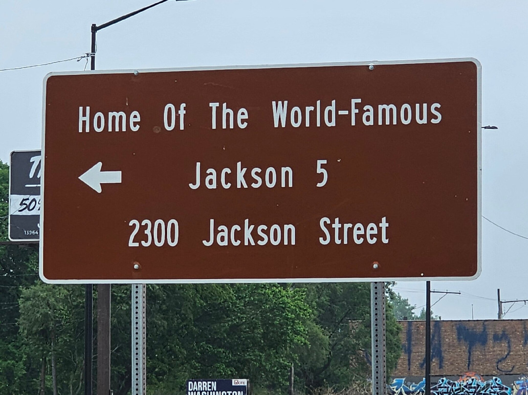 Michael Jackson Family Home景点图片