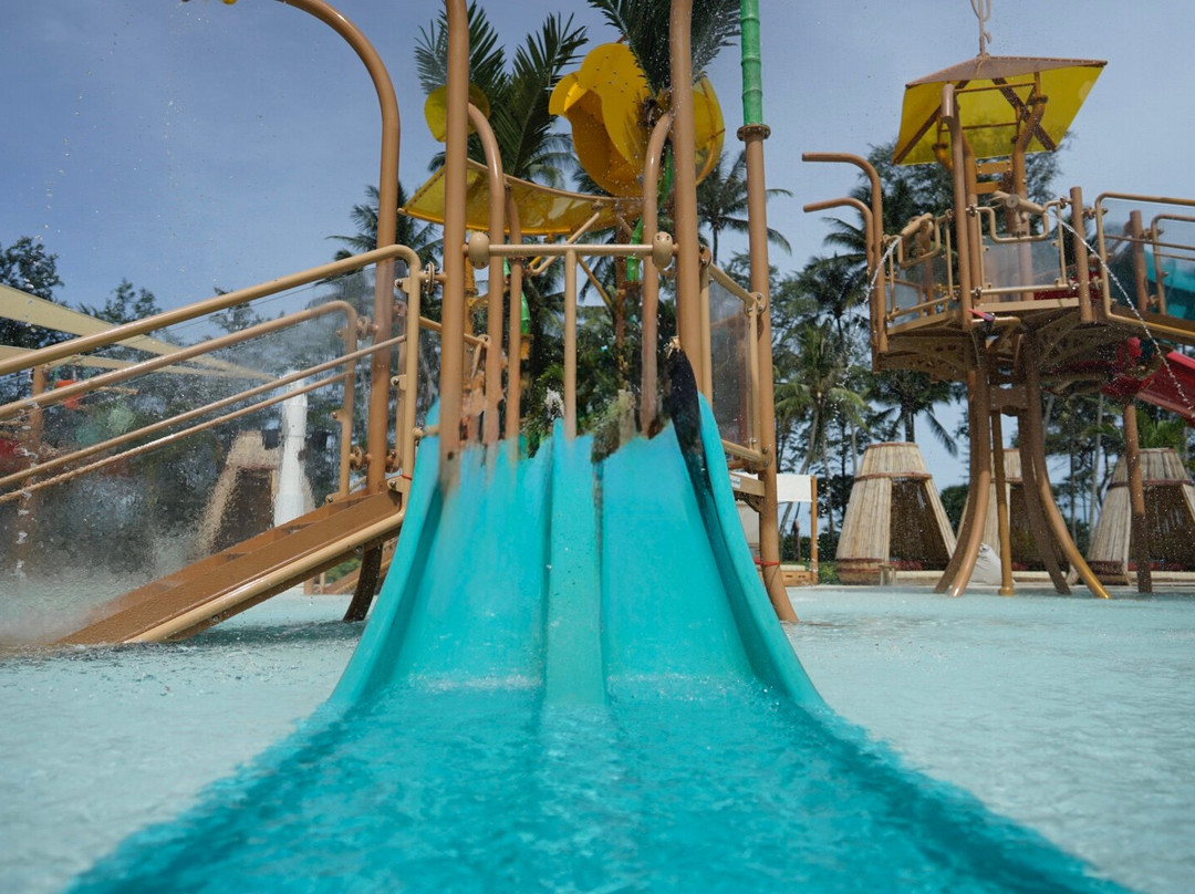 普吉岛地中海度假酒店主图