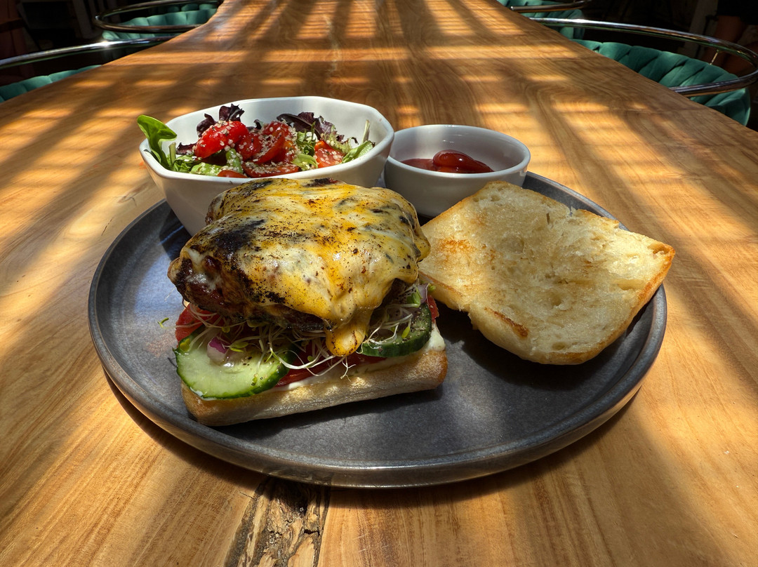 Belle Surf Cafe & Lounge