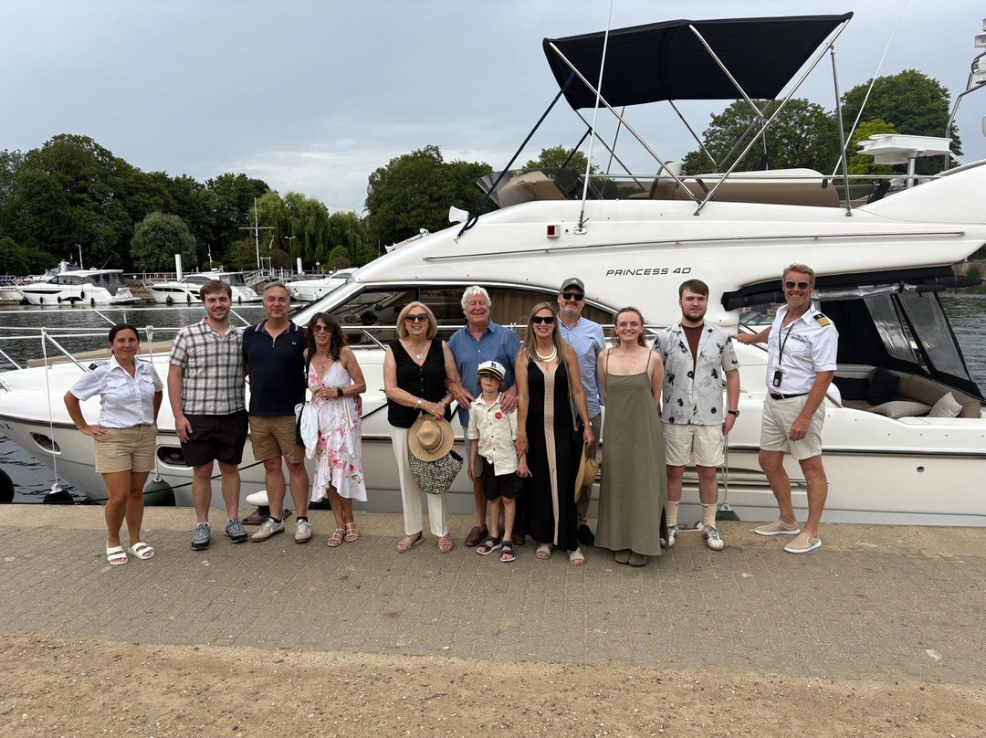 Aquaholics Charters-Thames Ditton必去景点