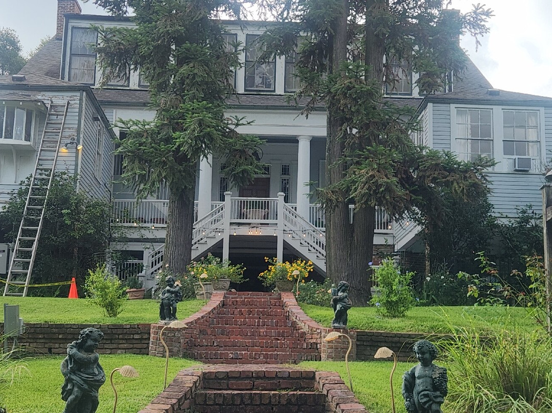 The Burn Luxury Inn主图