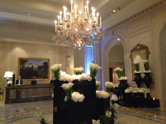 巴黎乔治五世四季酒店主图