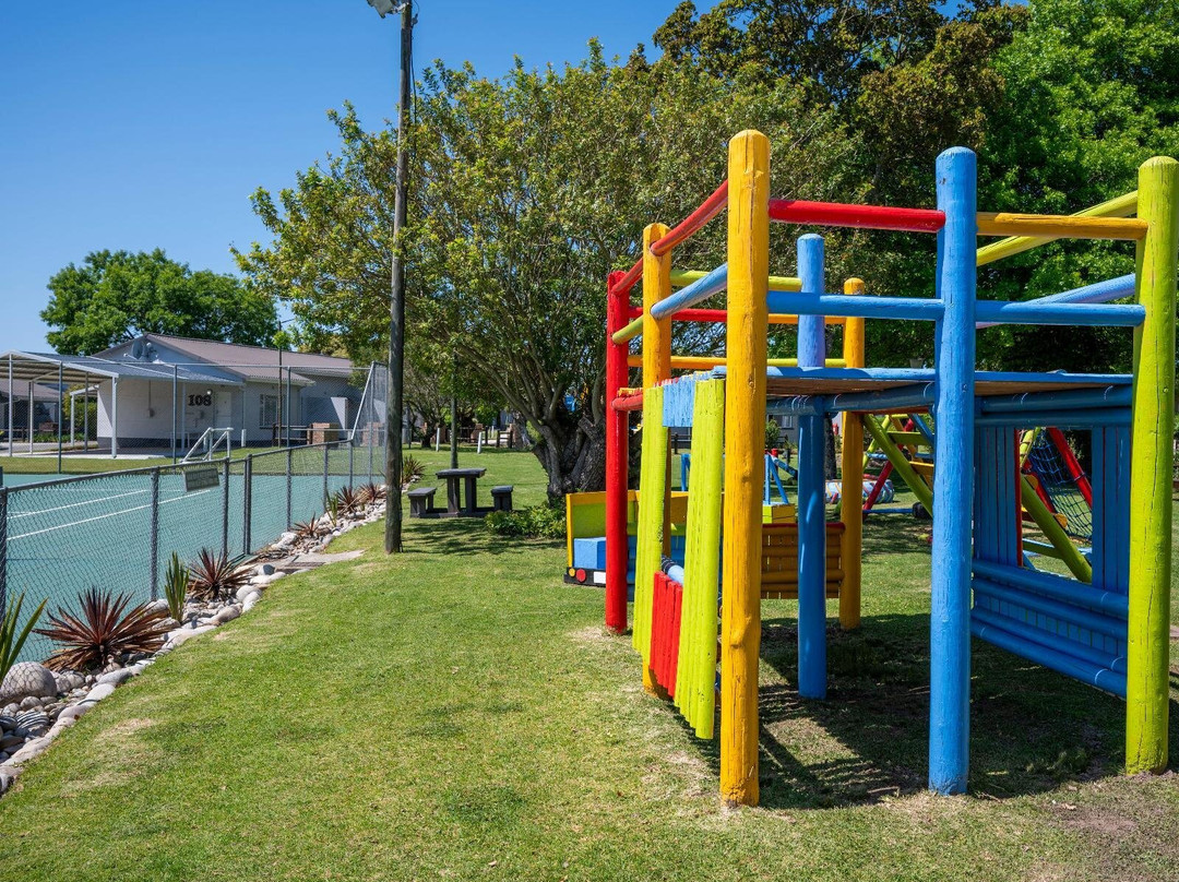 Pine Lodge George主图