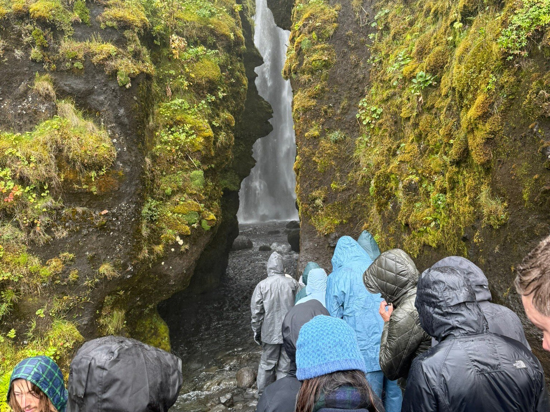 Gljufrabui Waterfalls-霍尔斯沃德吕尔镇必去景点