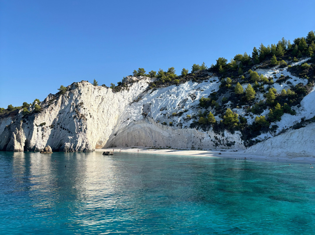 Lixouri Cruises By Gloria-Lixouri必去景点