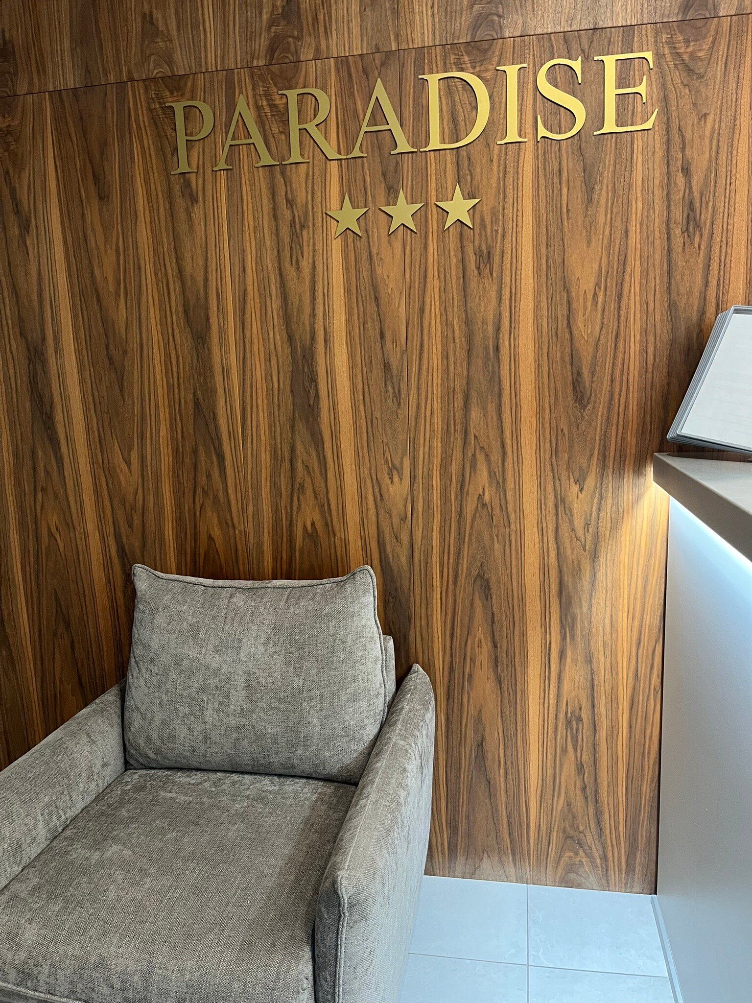 Paradise Hotel-官方