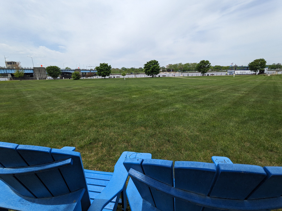 贝城河滨希尔顿逸林酒店主图