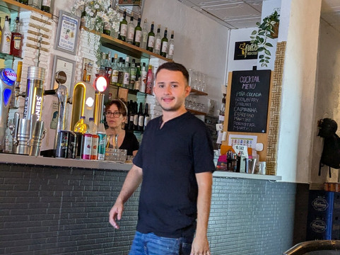 Toms Tavern-托雷莫里诺斯必去景点