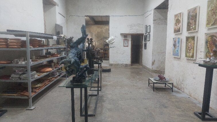 Lolo Galeria-Taller-马坦萨斯必去景点