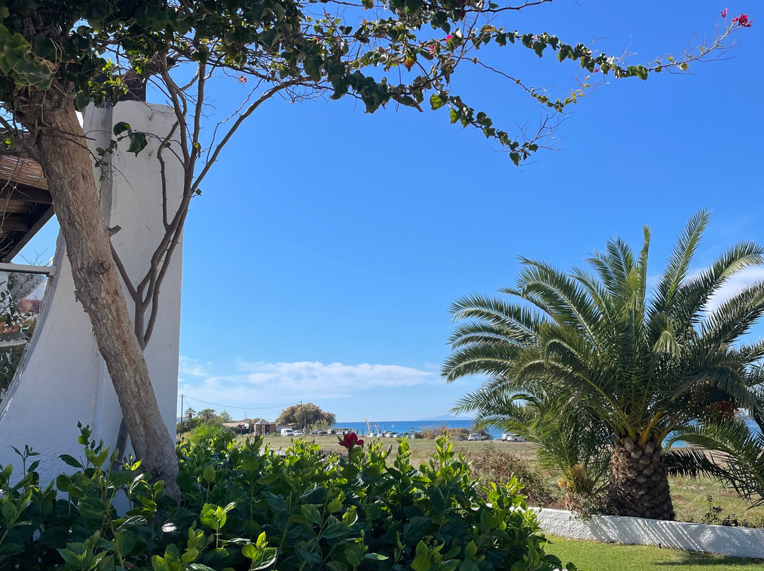 Nirvana Beach Hotel主图