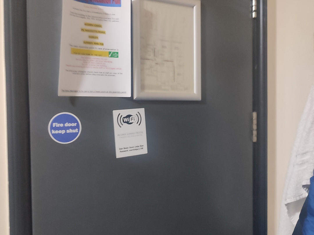 艾肯屋盖特维克酒店主图