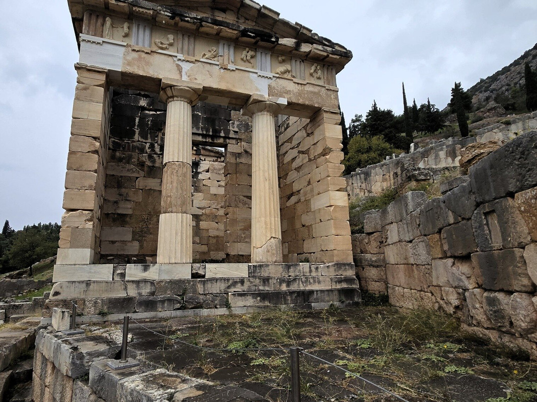 Treasury of the Athenians-德尔斐必去景点