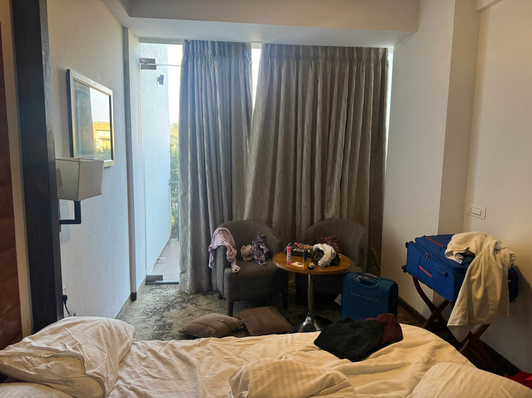 Regenta Central Hotel & Convention Centre主图