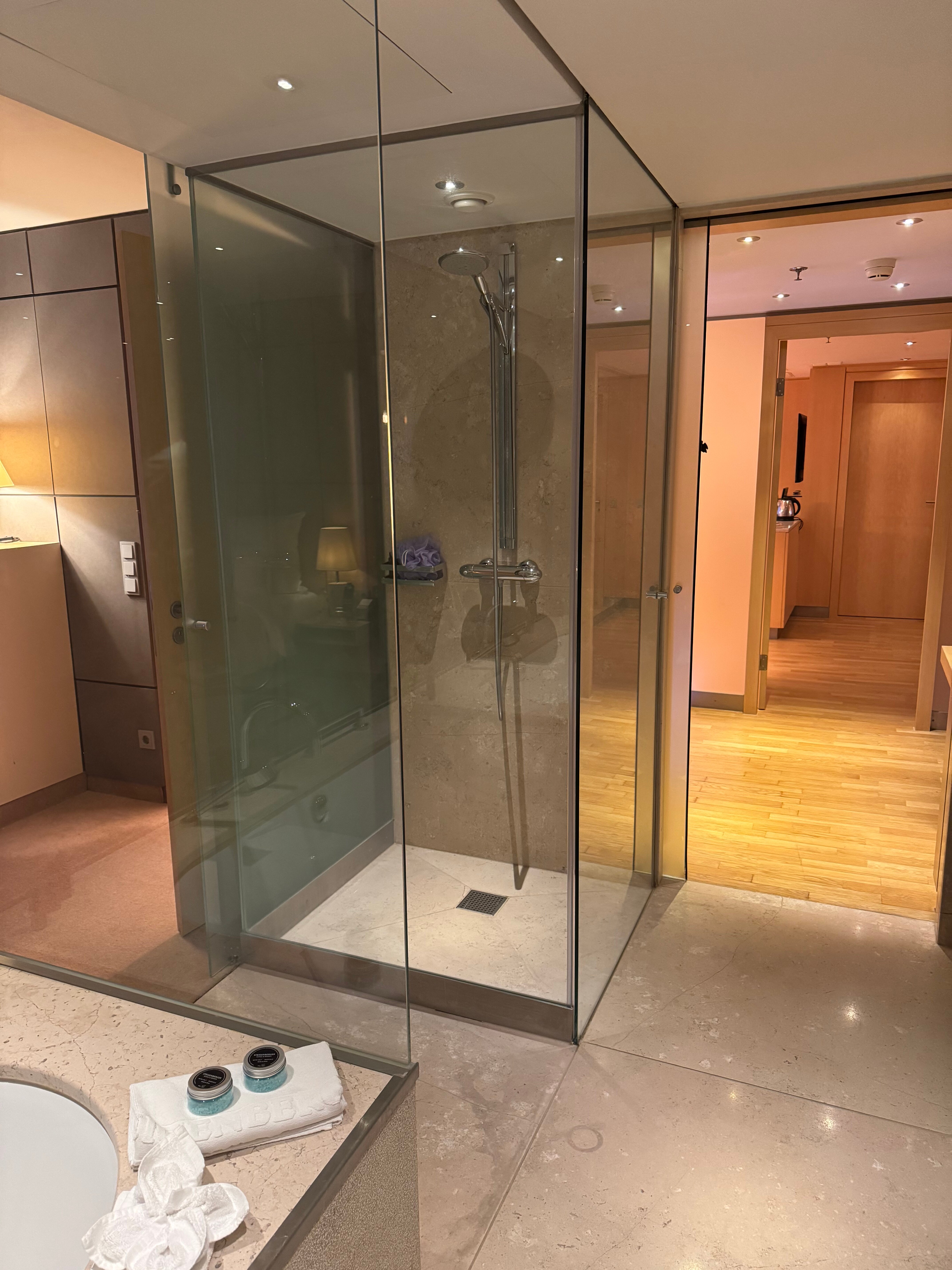 多林特酒店(阿姆斯特丹机场)-浴室