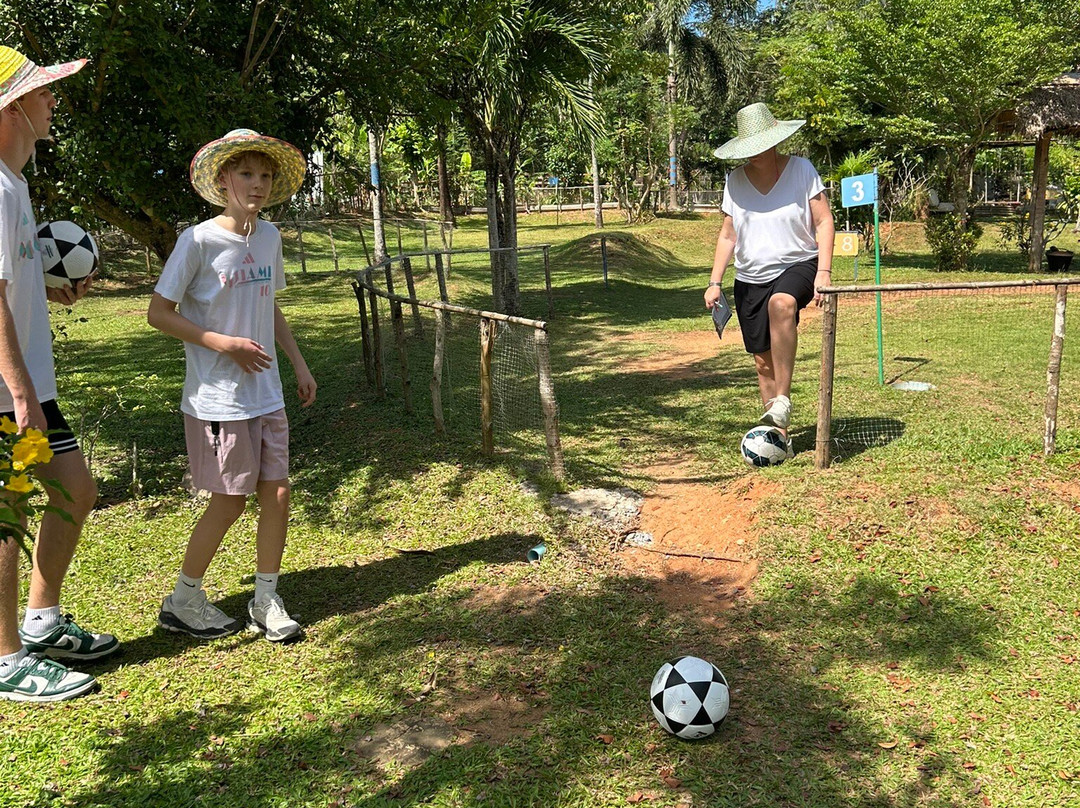 普吉岛疯狂足球高尔夫-芭东海滩必去景点